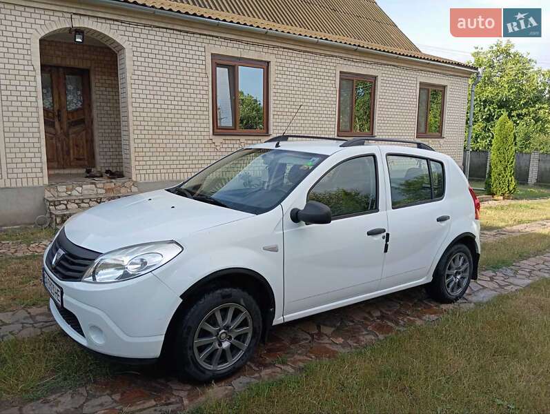 Хэтчбек Dacia Sandero 2009 в Бершади