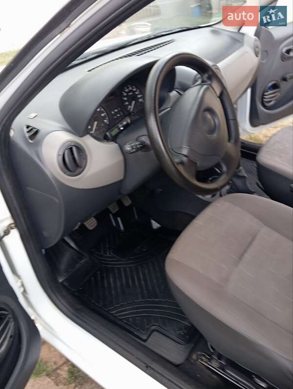 Хэтчбек Dacia Sandero 2009 в Бершади