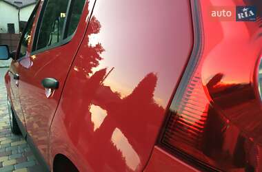 Хетчбек Dacia Sandero 2009 в 