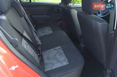 Хетчбек Dacia Sandero 2009 в 