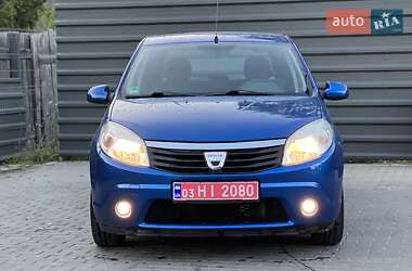 Хэтчбек Dacia Sandero 2009 в 
