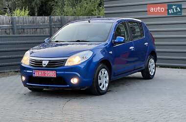 Хэтчбек Dacia Sandero 2009 в 