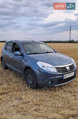 Хетчбек Dacia Sandero 2009 в Дніпрі