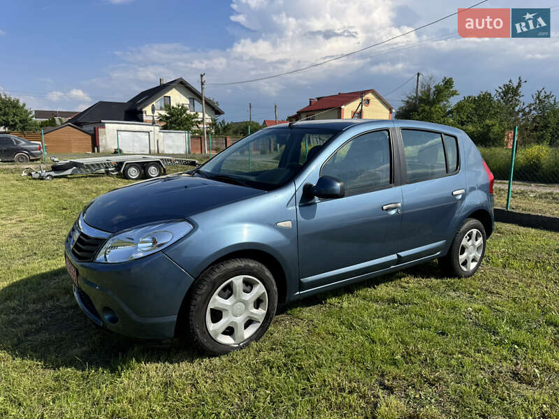 Хетчбек Dacia Sandero 2008 в Володимирі