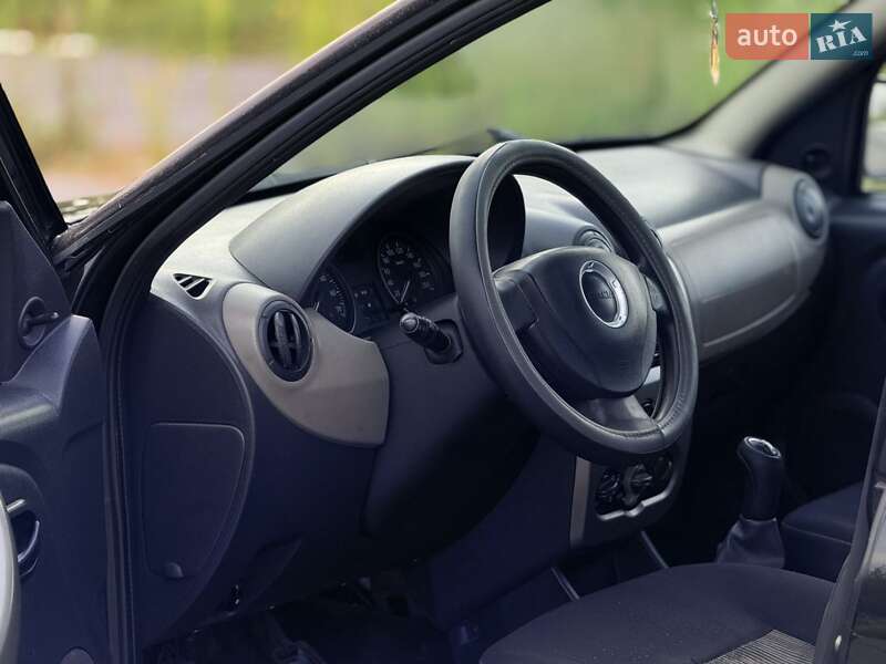 Хэтчбек Dacia Sandero 2010 в Мене