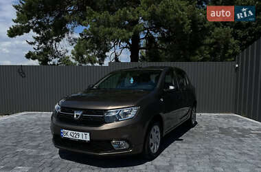 Хэтчбек Dacia Sandero 2017 в Ровно