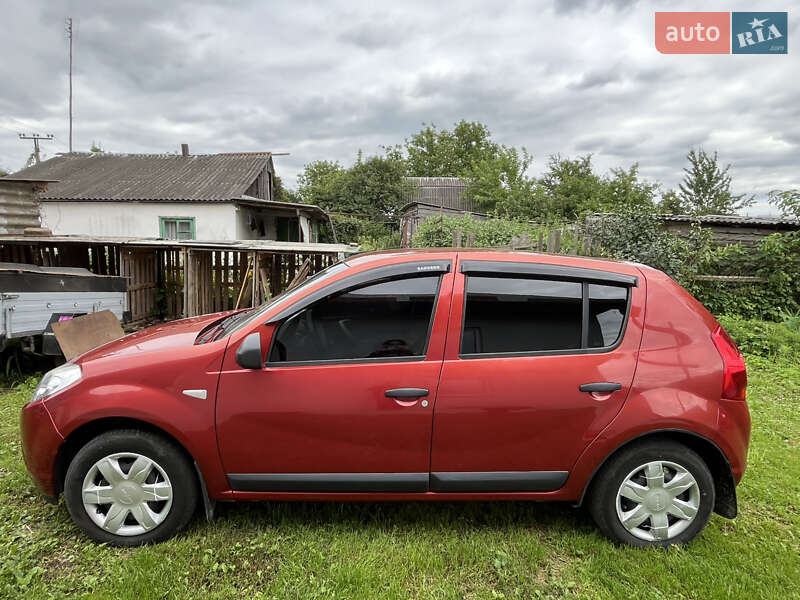 Хэтчбек Dacia Sandero 2009 в Хмельницком
