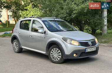 Хэтчбек Dacia Sandero 2011 в Львове