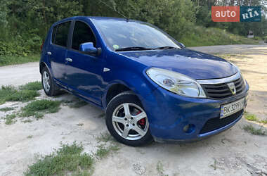 Хетчбек Dacia Sandero 2009 в Шумську