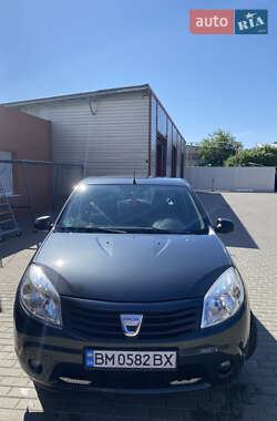 Хэтчбек Dacia Sandero 2009 в 