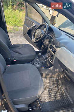 Хэтчбек Dacia Sandero 2009 в 