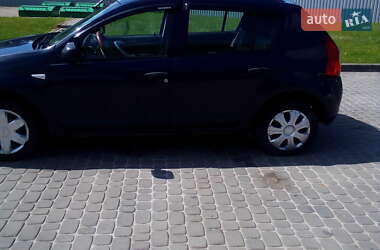 Хэтчбек Dacia Sandero 2011 в Бердичеве