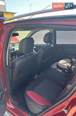 Хэтчбек Dacia Sandero 2010 в 