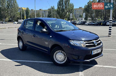 Хэтчбек Dacia Sandero 2015 в Днепре