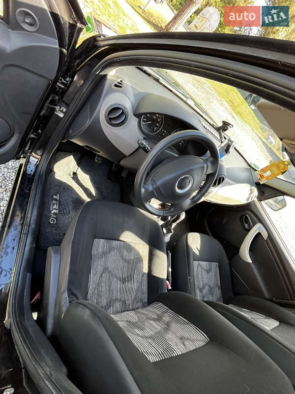 Хетчбек Dacia Sandero 2009 в Чернівцях