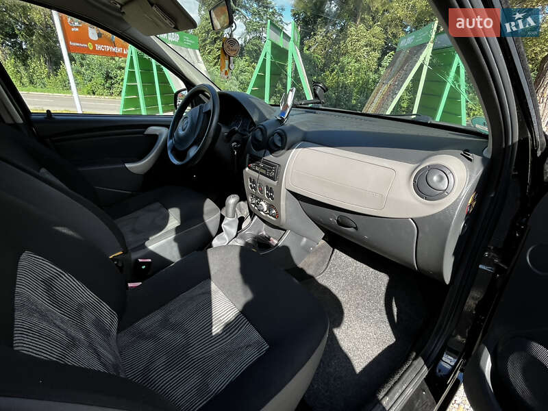 Хетчбек Dacia Sandero 2009 в Чернівцях