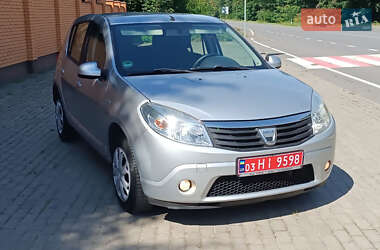 Хэтчбек Dacia Sandero 2009 в Красилове