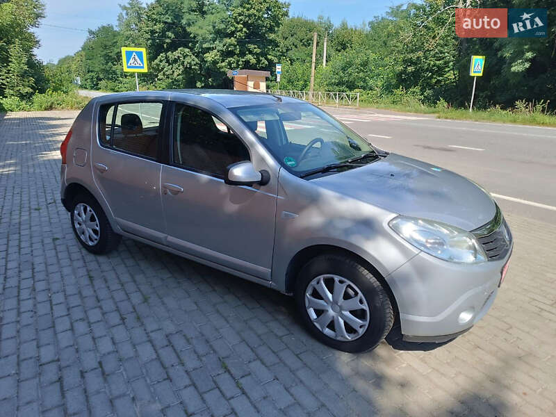 Хэтчбек Dacia Sandero 2009 в Красилове