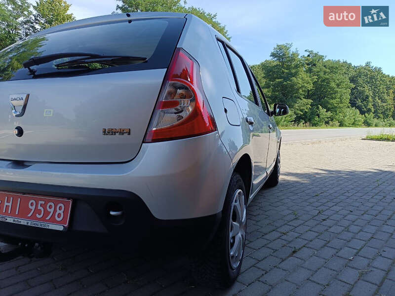 Хэтчбек Dacia Sandero 2009 в Красилове