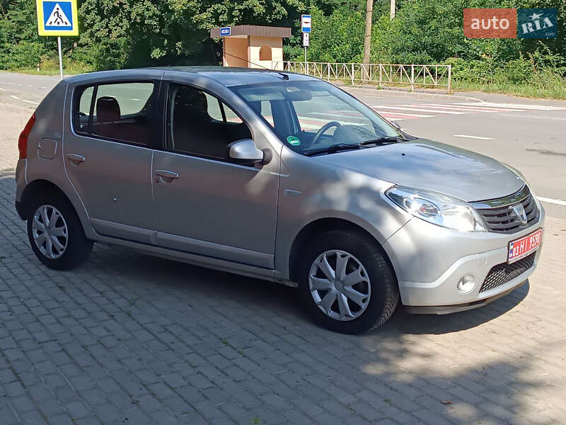 Хэтчбек Dacia Sandero 2009 в Красилове