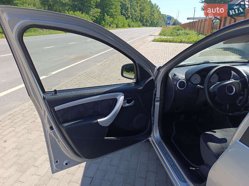 Хэтчбек Dacia Sandero 2009 в Красилове