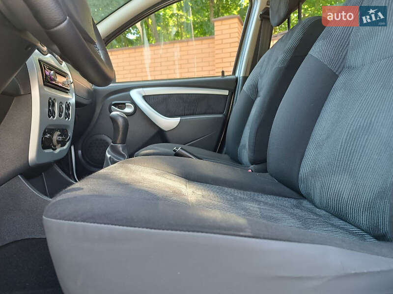 Хэтчбек Dacia Sandero 2009 в Красилове