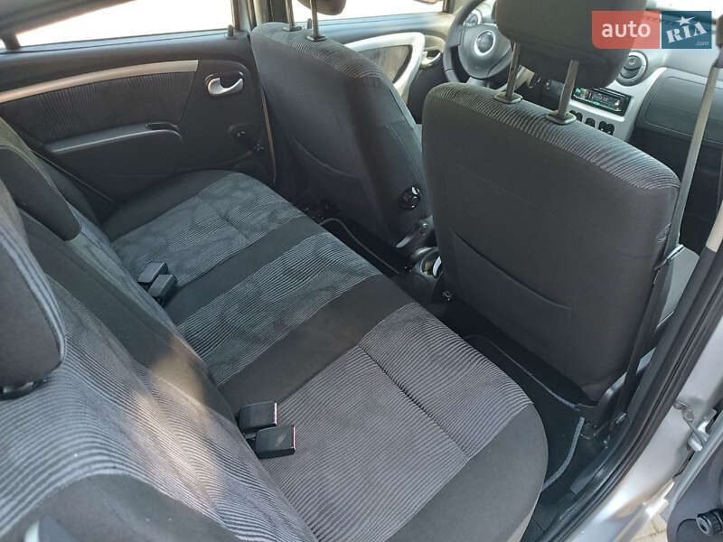 Хэтчбек Dacia Sandero 2009 в Красилове