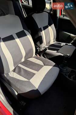 Хэтчбек Dacia Sandero 2012 в 