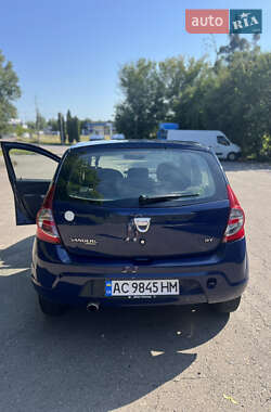 Хэтчбек Dacia Sandero 2009 в 