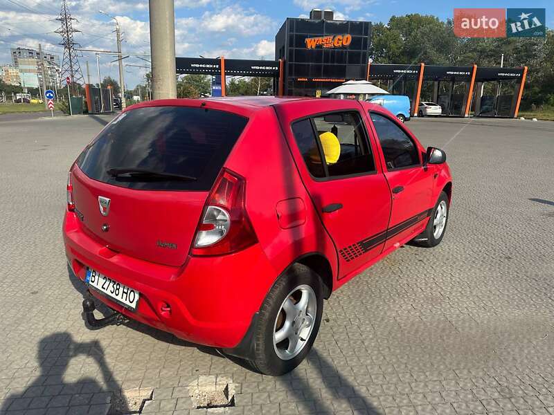 Хэтчбек Dacia Sandero 2009 в Полтаве