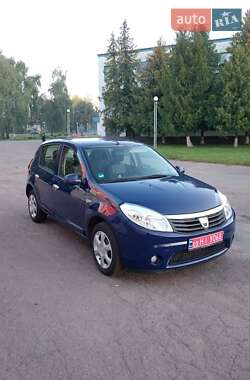 Хэтчбек Dacia Sandero 2009 в 