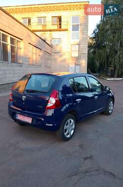 Хэтчбек Dacia Sandero 2009 в 