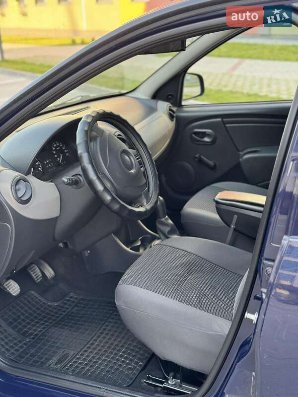 Хетчбек Dacia Sandero 2010 в Рівному