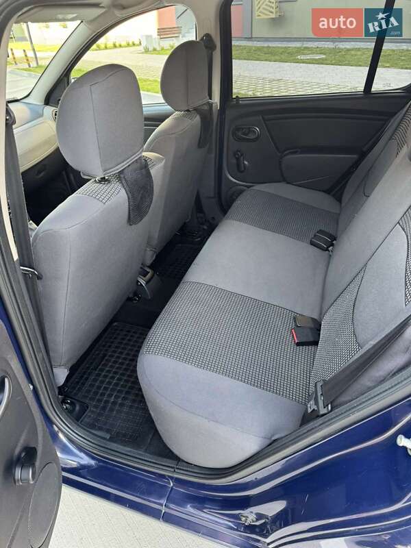 Хетчбек Dacia Sandero 2010 в Рівному