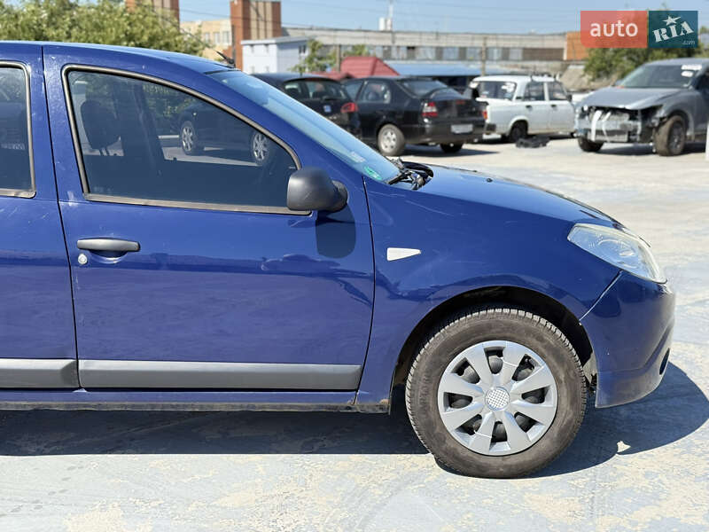 Хетчбек Dacia Sandero 2009 в Києві