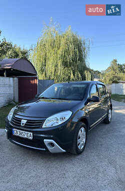 Хетчбек Dacia Sandero 2009 в Чернігові