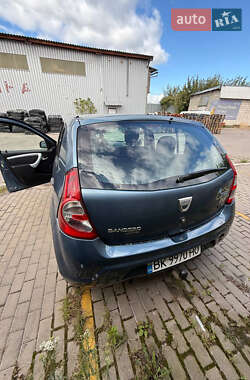 Хэтчбек Dacia Sandero 2008 в 