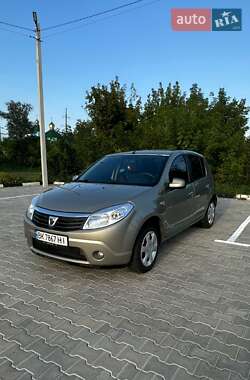 Хетчбек Dacia Sandero 2010 в Сарнах