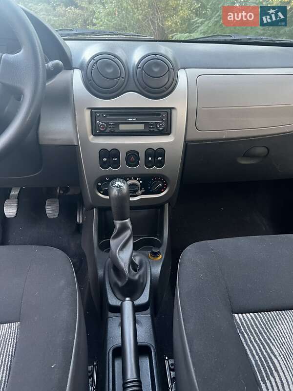 Хетчбек Dacia Sandero 2008 в Чернігові