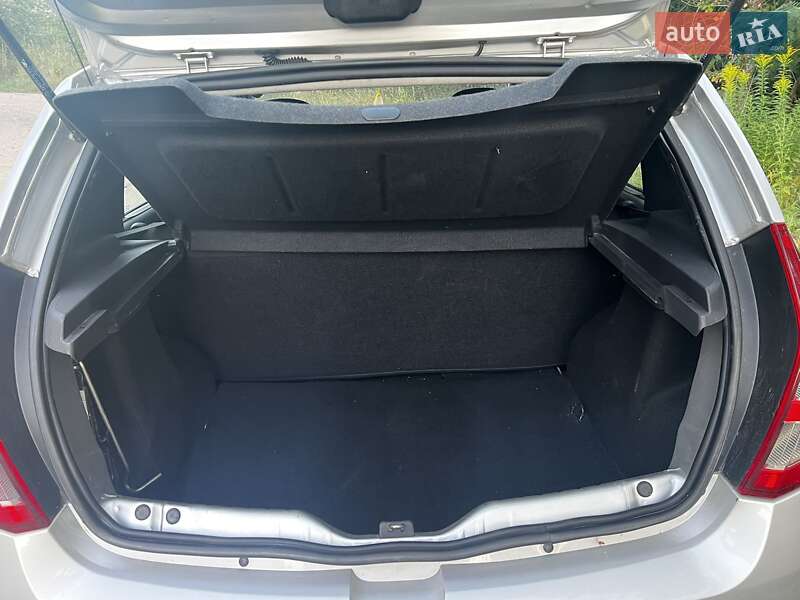 Хетчбек Dacia Sandero 2008 в Чернігові