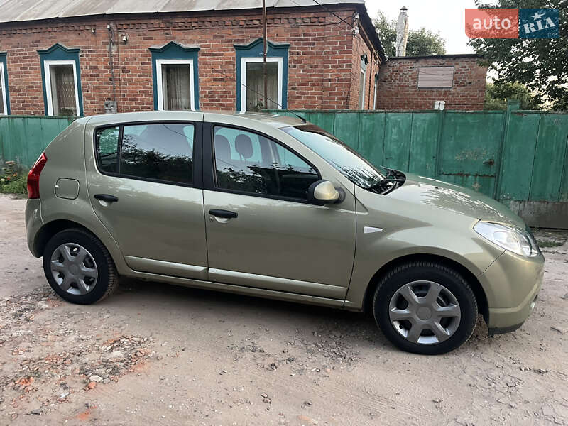 Хетчбек Dacia Sandero 2008 в Охтирці