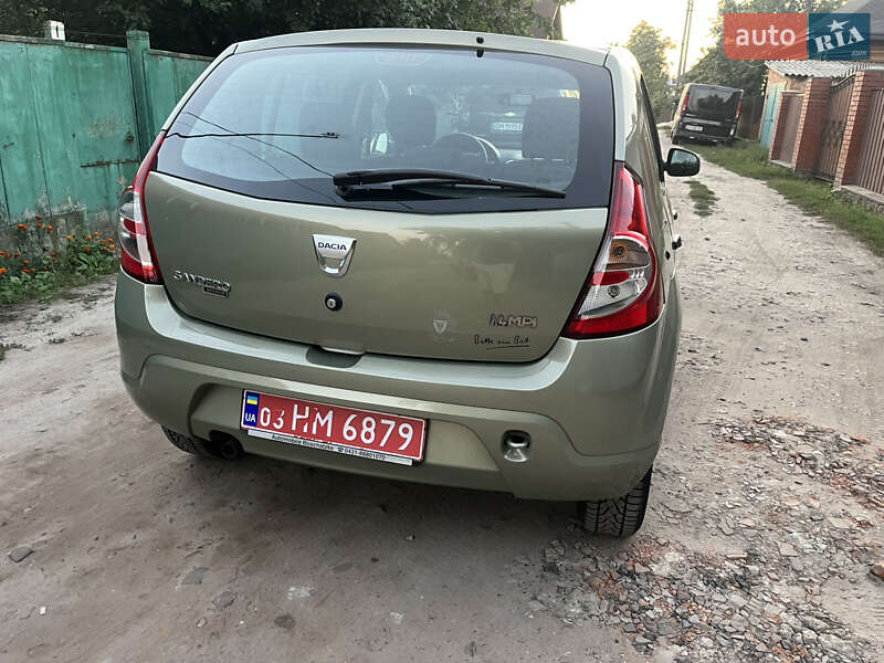 Хетчбек Dacia Sandero 2008 в Охтирці