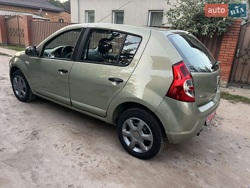 Хетчбек Dacia Sandero 2008 в Охтирці