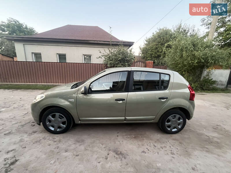 Хетчбек Dacia Sandero 2008 в Охтирці