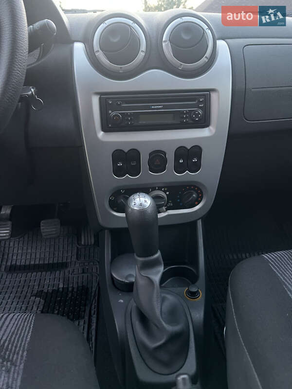 Хетчбек Dacia Sandero 2008 в Охтирці