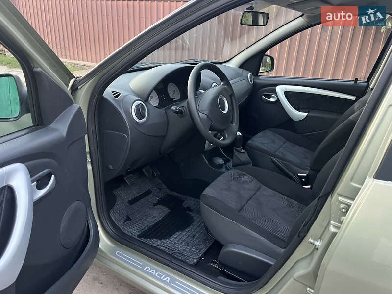 Хетчбек Dacia Sandero 2008 в Охтирці