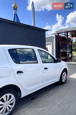 Хэтчбек Dacia Sandero 2013 в 