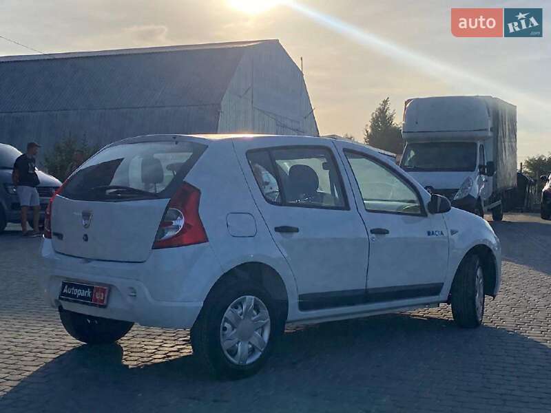 Хэтчбек Dacia Sandero 2010 в Львове