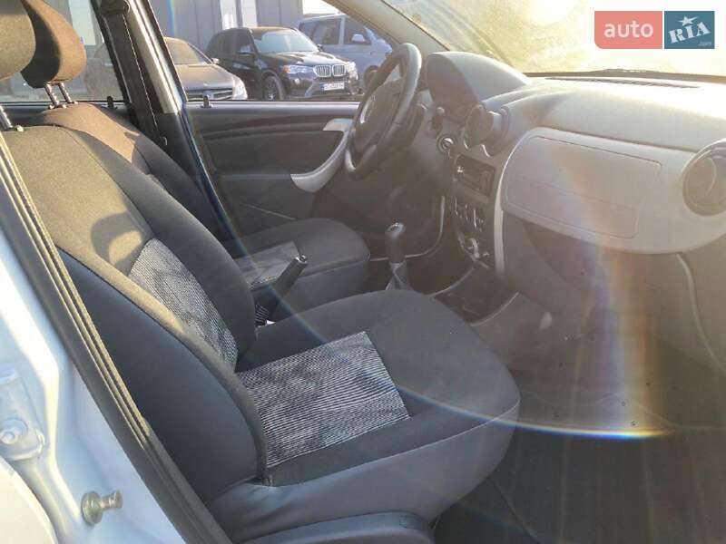 Хэтчбек Dacia Sandero 2010 в Львове