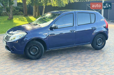 Хэтчбек Dacia Sandero 2009 в 